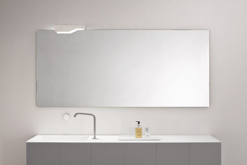 Wandmontierter Spiegel für Badezimmer - BASIC - MAKRO - modern / rechteckig / Aluminium