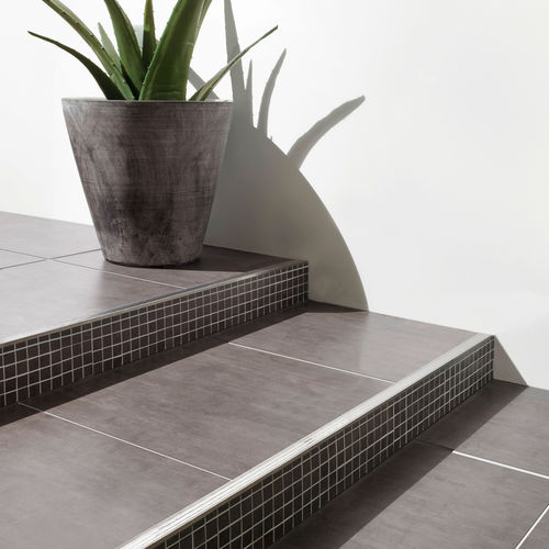 Aluminium-Treppenkante - PROBASIC series - PROLINE - Edelstahl / PVC / rutschfest