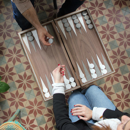 Moderner Backgammon-Tisch - FUNQUETRY - NADA DEBS - für Privatgebrauch / amerikanischer Nussbaum
