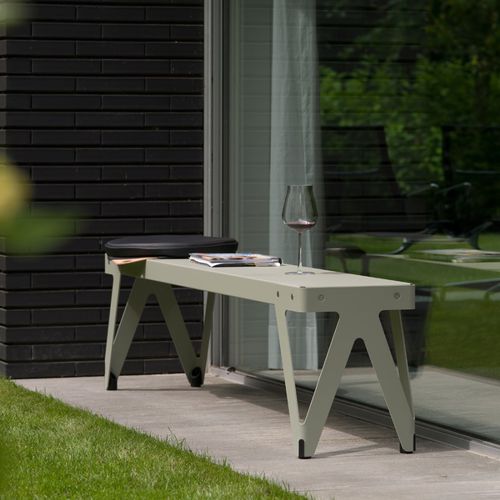 Moderne Gartenbank - LLOYD - FUNCTIONALS - Aluminium / pulverbeschichteter Stahl / ohne Rückenlehne