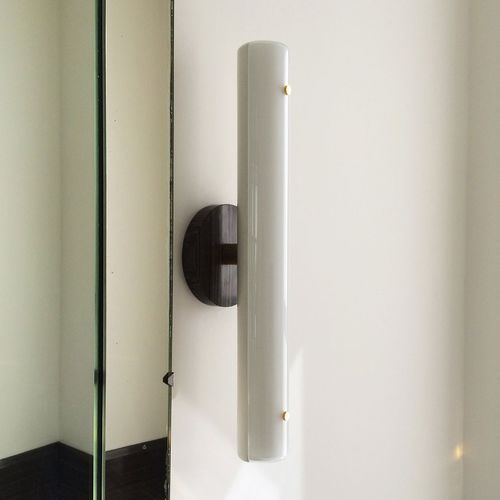 Moderne Wandleuchte - COUNTERWEIGHT - Roll & Hill - für den Innenraum / Messing / Glas