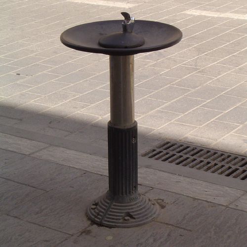 Trinkbrunnen / nicht angegeben - by Guillermo Capdevilla	 - Urbes 21 - für Außenbereich / Gusseisen / Edelstahl