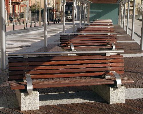 Moderne Bank für den öffentlichen Raum - BEN - Urbes 21 - Holz / Edelstahl / Granit