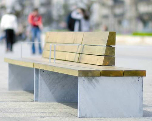 Moderne Bank für den öffentlichen Raum - TEMPO - Urbes 21 - Kiefer / galvanisiertem Stahl / mit Rückenlehne
