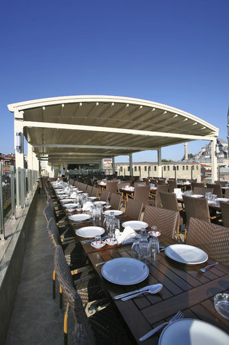 Selbsttragende Pergola - LUNA - ALBAYRAK  - extrudiertes Aluminium / mit Stoffüberdachung / für Gewerbegebrauch