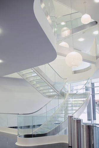 Halbgewendelte Treppe - ALSOLU  - Glasstufen / mit Metallstruktur / für Geschäftsgebäude