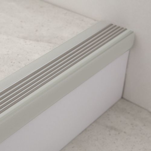 PVC-Treppenkante - TKNG A 45 - DÖLLKEN Profiles GmbH - Copolymer / Polymer / rutschfest