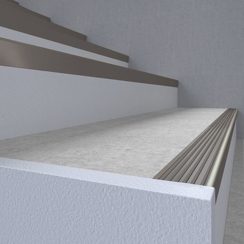 PVC-Treppenkante - TKNG 3,5 40 - DÖLLKEN Profiles GmbH - mit LED-Beleuchtung / rutschfest