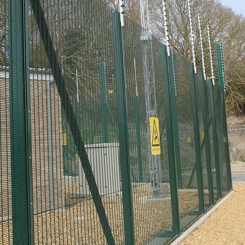 Zaun / geschweißter Maschendraht - Hisec super 6 CPNI - ZAUN FENCING  - Industrie / Metall / grau