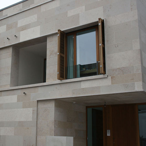 Schiebe-Fensterladen - Baier GmbH - faltbar / Lamellen / Holz