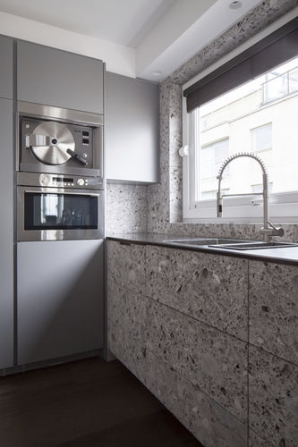 Küchenfliesen - MODERN - VAN DEN WEGHE - bodenstehend / Marmor