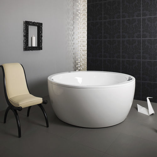 Runde Badewanne - Madonna - BALTECO AS - freistehend / für Wohnungen / Acryl