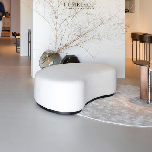 Moderne Ottomane - CURVE - EUROFASHION HOMETEXTILES & CONCEPTS - Stoff / Buche / halbrund