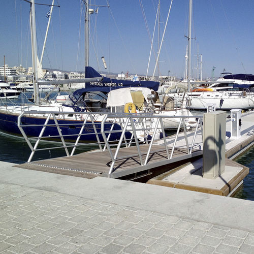 Holz-Landungssteg - PREMIER - Marinetek - aus Beton / schwimmend / modular