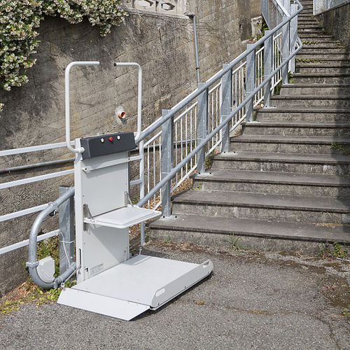 Plattform-Treppenlift / für Personen mit eingeschränkter Mobilität - SLIM - Extrema - schräg / für Außenbereich