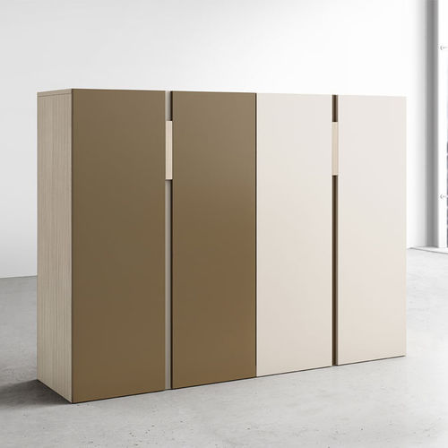 Hoher Aktenschrank - WALL - FAMO - Holz / mit Flügeltür / modern
