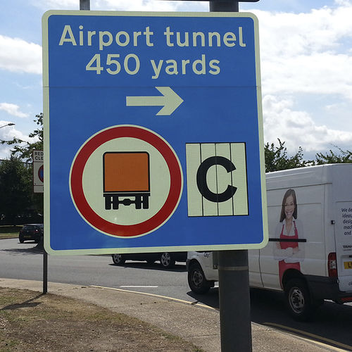 Verkehrsschild mit variabler Anzeige - TRAFFIC VMS IN TRAFFIC - Triplesign System AB