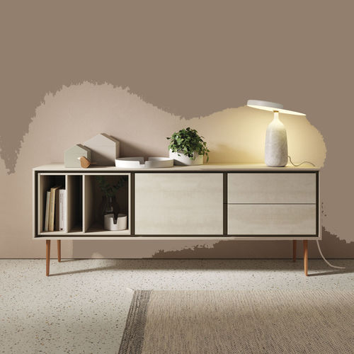 Sideboard mit hohen Beinen - BOOK 14 - VIVE - MUEBLES VERGE S.L. - modern / lackiertes Holz / Keramik