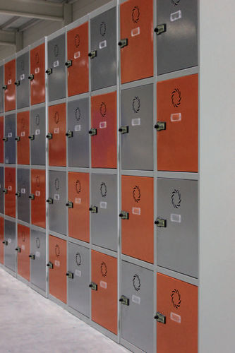 Stahl-Garderobenschrank - MONOBLOK - MEGABLOK S.A. - für öffentliche Einrichtungen / für Sportanlage / für Gewerbegebrauch