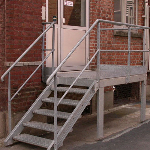 Gerade Treppe - SMF Services - Metallstufen / mit Metallstruktur / für Außenbereich