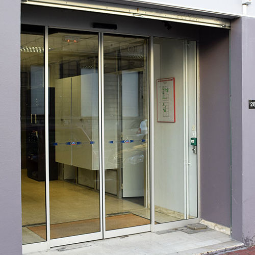 Eingangstür - SMF Services - Metall / Schiebe / Glas