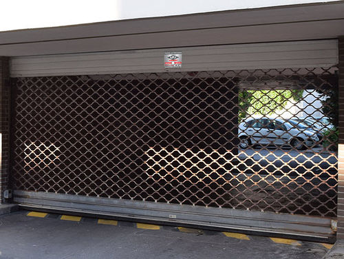 Rolltor aus Metall - SMF Services