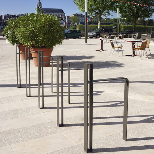 Bodenstehende Fahrradstütze - LIGER - Design espaces - für öffentliche Bereiche / thermolackierter Stahl / für professionellen Einsatz