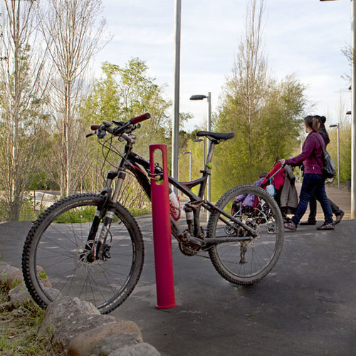 Bodenstehender Fahrradständer - BABYK - Sabacaucho - gesichert / vertikal / für öffentliche Bereiche