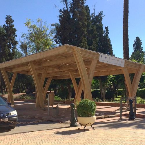 Carport für Gewerbegebrauch - Innoventum - mit Solarpaneel / Holz