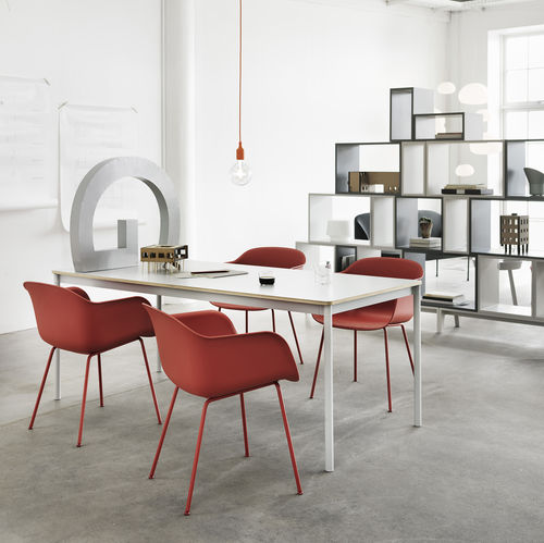 Tisch / skandinavisches Design - BASE - Muuto - Eiche / Sperrholz / Aluminium
