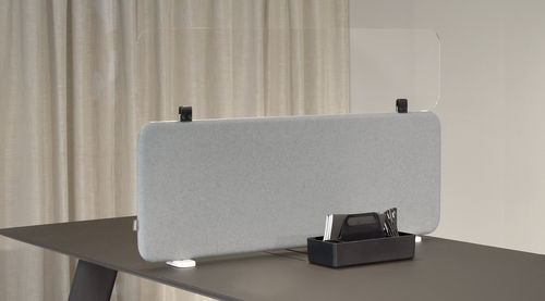 Tisch-Bürotrennwand - SOFTLINE MOBILE - ABSTRACTA - MDF / grau / orange