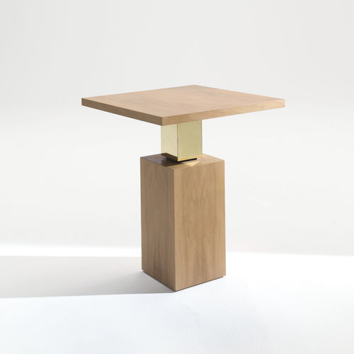 Moderner Beistelltisch - T-994 - ArtesMoble - Nussbaum / Edelstahl / poliertes Messing