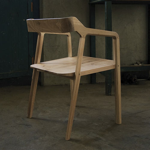 Moderner Stuhl - KUNDERA - Wewood - Portuguese Joinery - für den Innenraum / Stoff / Eiche