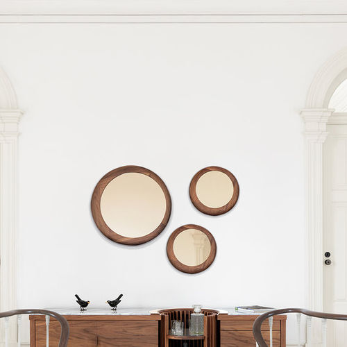 Wandmontierter Spiegel - LUNA - Wewood - Portuguese Joinery - modern / rund / Eiche