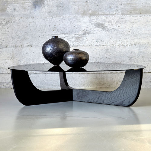 Moderner Couchtisch - CALA - more - Glas / Gestell aus Massivholz / oval