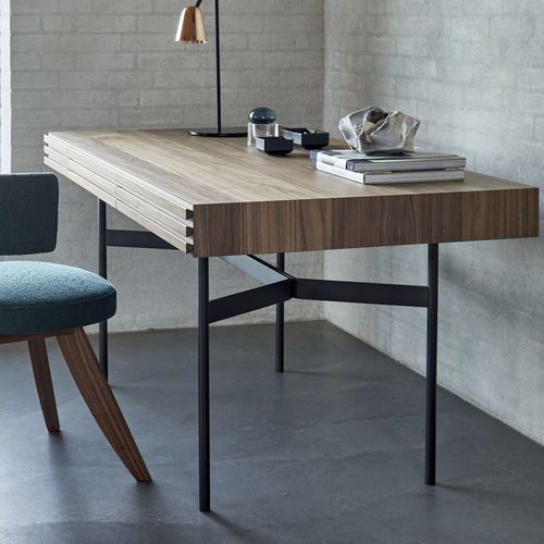 Bodenstehender Schreibtisch - HARRI  - more - für 1 Person / modern / Massivholz
