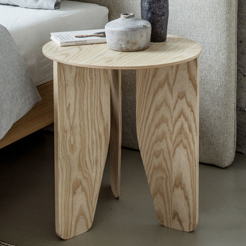 Moderner Beistelltisch - CUT  - more - Massivholz / Gestell aus Massivholz / rund
