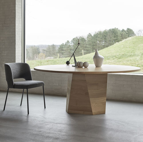 Moderner Tisch - VARAN  - more - Holz / Massivholz / Gestell aus Holz