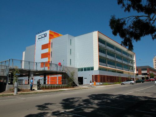 Paneel-Fassadenverkleidung - FOXTEL MELBOURNE - Vitragroup - Faserzement / Hochglanz