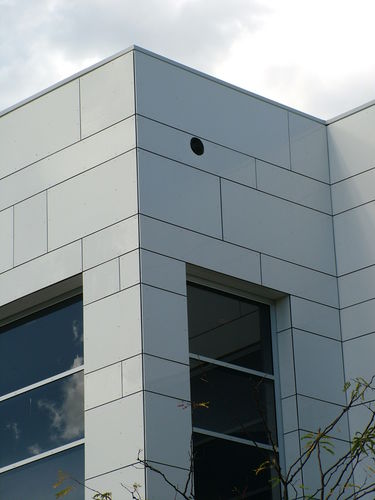 Paneel-Fassadenverkleidung - PENRITH PLAZA SHOWING  - Vitragroup - Faserzement / Hochglanz