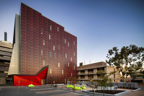Paneel-Fassadenverkleidung - SIR CHARLES GAIRDNER HOSPITAL - Vitragroup - Faserzement / bedruckt
