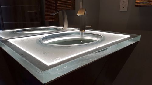 Glas-Waschtischplatte - ThinkGlass - zur beruflichen Nutzung / maßgefertigt / mit Hintergrundbeleuchtung
