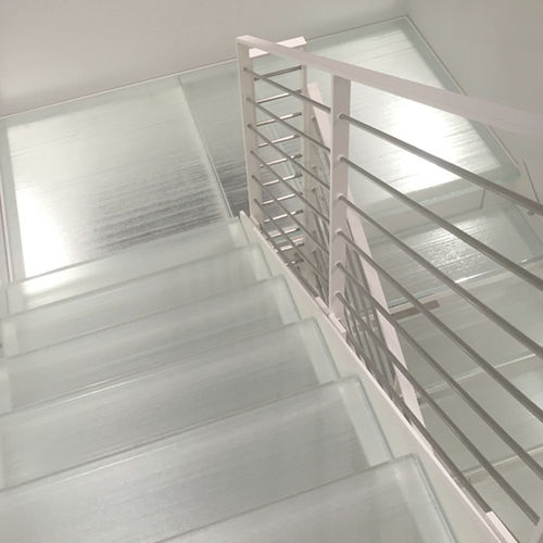 gerade Treppe - ThinkGlass