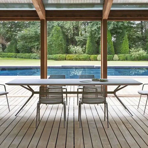 Moderner Tisch - MOAI - FAST SPA - aus lackiertem Aluminium / Feinsteinzeug / Gestell aus gestrichenem Aluminium
