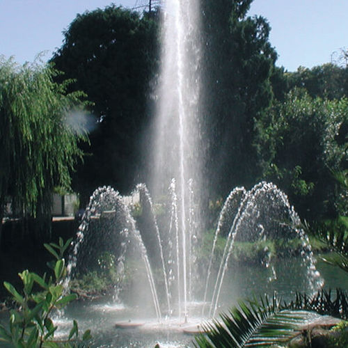 Garten-Springbrunnen - FLOATING  - Lumiartecnia Internacional - Park / für Aquapark / bodenstehend
