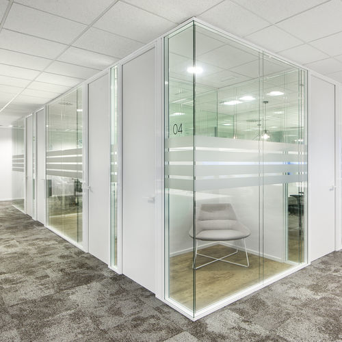 Abnehmbare Trennwand - MASTER - DINOR - festinstalliert / mit Doppelverglasung / Aluminium