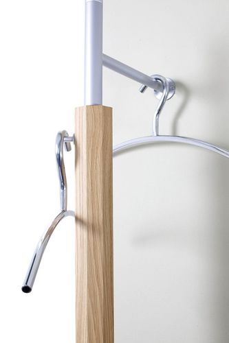 Moderner Kleiderständer - MODO - Sudbrock - lackiertes Holz