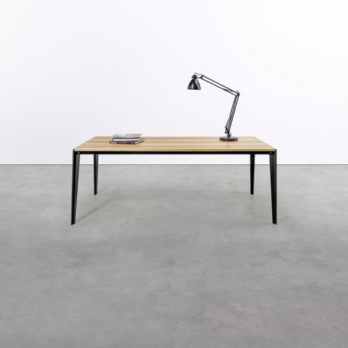 Moderner Tisch - at_09 - Silvio Rohrmoser - Nussbaum / Esche / Ahornholz