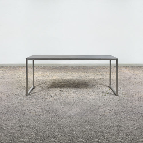 Moderner Tisch - at_02 - Silvio Rohrmoser - anodisiertes Aluminium / Gestell aus poliertem Edelstahl / rechteckig