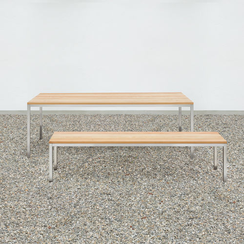 Moderner Tisch - at_20 - Silvio Rohrmoser - Massivholz / Lärche / Gestell aus poliertem Edelstahl